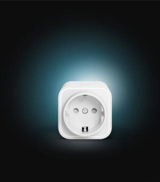 Ein Philips Hue Smart Plug in Weiß.
