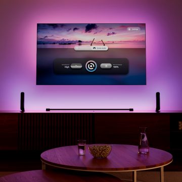 Ein Setup mit TV-Bildschirm mit Entertainment-Beleuchtung und der Philips Hue Sync TV App.