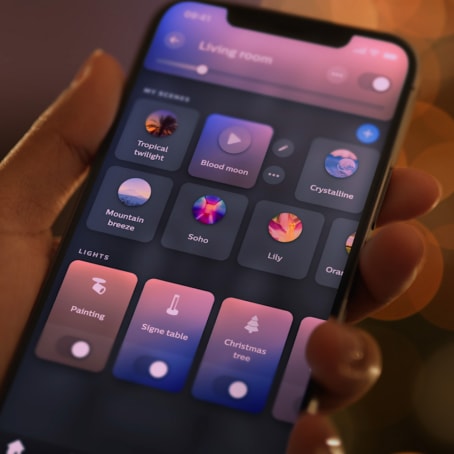 Smartphone affichant l'application Philips Hue