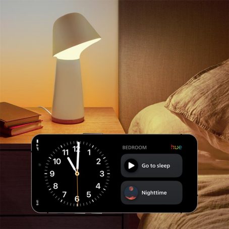 벽면의 화이트 탭 다이얼 스위치