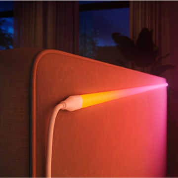 Keukenkastjes met stripverlichting ingesteld op wit licht