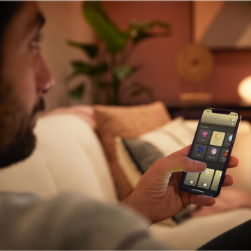 Philips Hue lightstrip med strømkabel, adapter, signalboks og kontakt