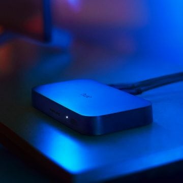 Philips Hue Play HDMI sync box 8K på en vit bakgrund